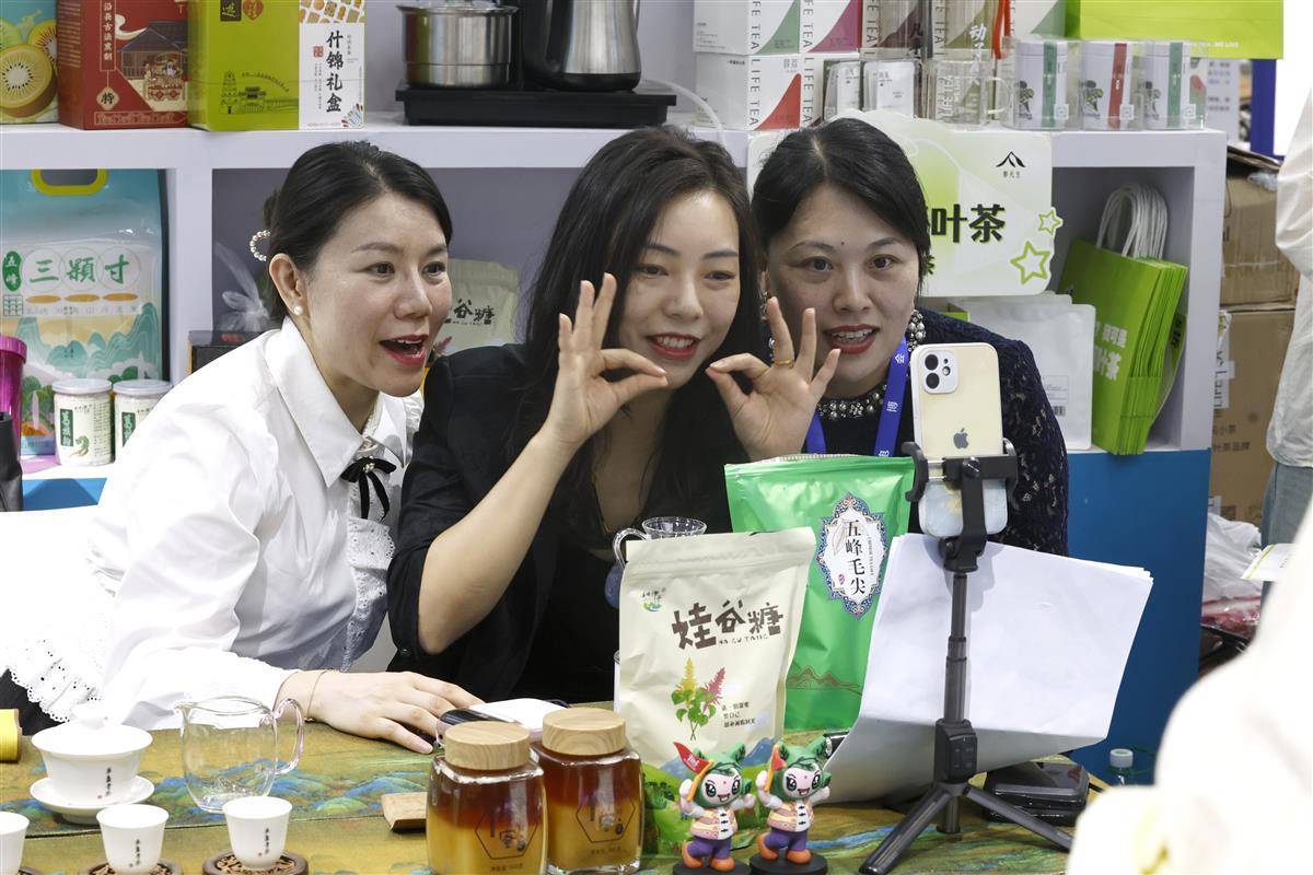 土豪炸金花三张牌